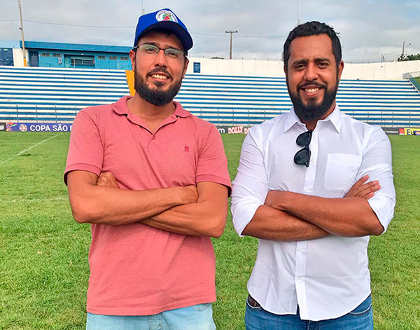 Divulgação - Vagner Silva (à esquerda), acompanhado de Jeferson Albino, diretor executivo do Atlético Assisense Divulgação - Vagner Silva (à esquerda), acompanhado de Jeferson Albino, diretor executivo do Atlético Assisense