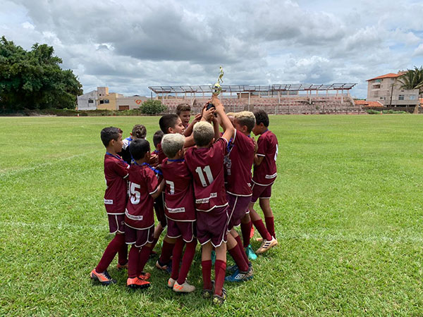 divulgação - Jogadores do Moleque Travessos comemoram a conquista