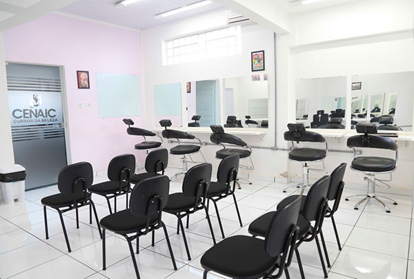 Salas de aula preparadas para os cursos Salas de aula preparadas para os cursos