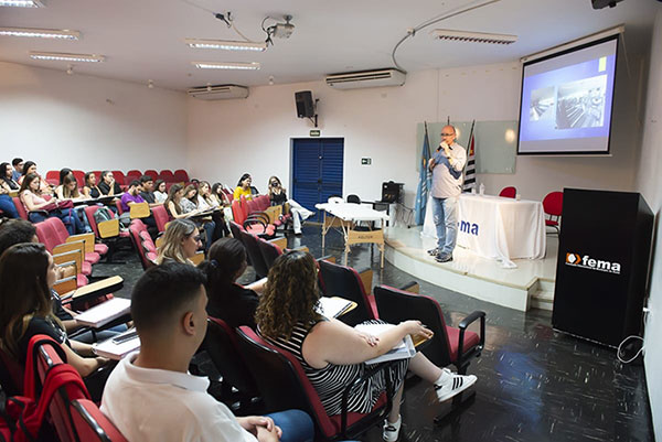 divulgação - O fisioterapeuta Renato Fernandes apresentou palestra sobre divulgação - O fisioterapeuta Renato Fernandes apresentou palestra sobre