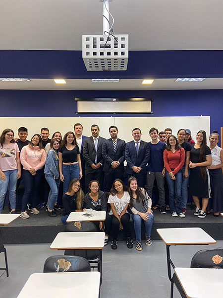 divulgação - No primeiro encontro do projeto foi abordado o curso de Direito e suas inúmeras possibilidades divulgação - No primeiro encontro do projeto foi abordado o curso de Direito e suas inúmeras possibilidades