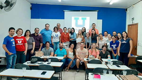 Divulgação - Equipe de Tutores da Unopar Assis durante encontro de capacitação Divulgação - Equipe de Tutores da Unopar Assis durante encontro de capacitação
