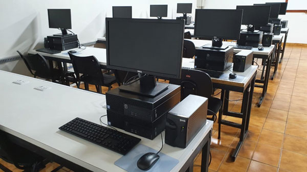 divulgação - Com a chegada dos novos computadores da marca DELL, a FEMA equipará mais duas salas, disponibilizando ao todo seis laboratórios de informática