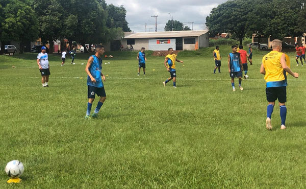divulgação - Neste sábado, os atletas iniciaram o treinamento em campo divulgação - Neste sábado, os atletas iniciaram o treinamento em campo