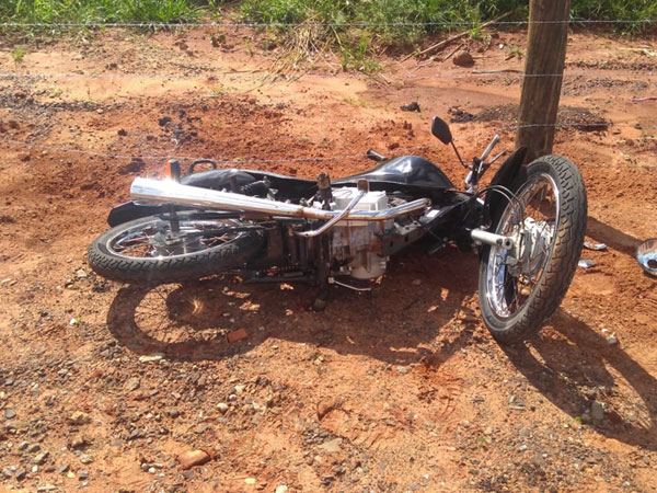 divulgação Polícia Militar - Durante a fuga, o homem caiu com a motocicleta divulgação Polícia Militar - Durante a fuga, o homem caiu com a motocicleta