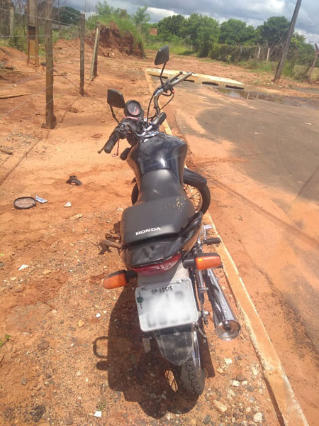 divulgação Polícia Militar - A motocicleta foi devolvida à vítima divulgação Polícia Militar - A motocicleta foi devolvida à vítima