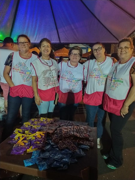 divulgação - O grupo distribuiu preservativos, gel lubrificante e material educativo divulgação - O grupo distribuiu preservativos, gel lubrificante e material educativo