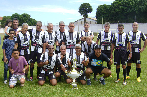 divulgação - Barões Palmital recebe o troféu de vice campeão