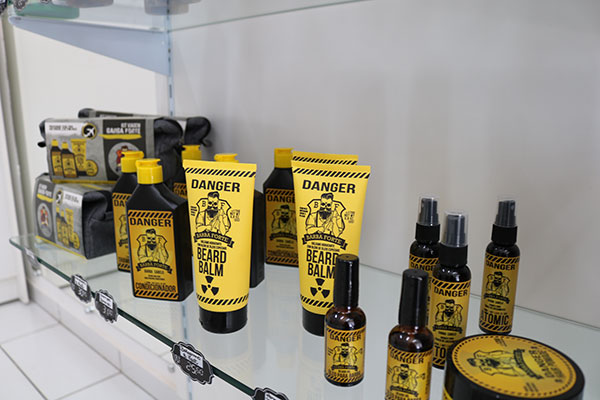 Para os cuidados do homem com a barba e cabelo Para os cuidados do homem com a barba e cabelo