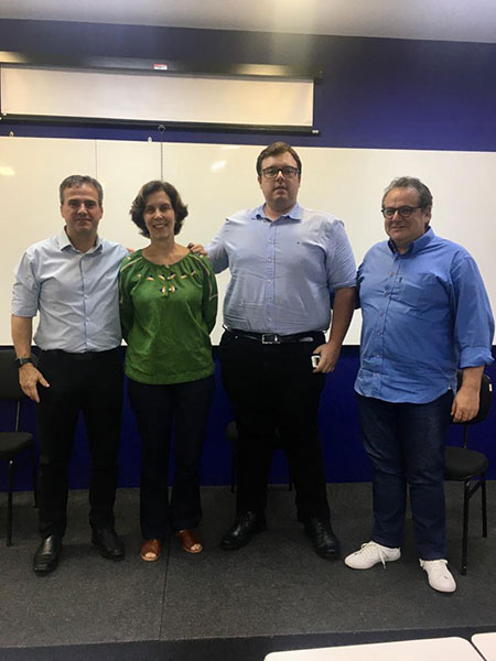 divulgação - Os convidados Dr. André Gava, Dra. Lenilda Ramos, com os professores da escola Rodolfo Ciciliato e Rubens Silva Filho