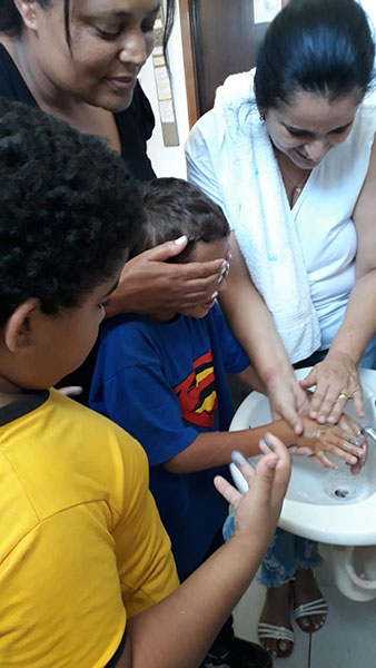 divulgação - As crianças participaram de uma atividade lúdica para a lavagem das mãos divulgação - As crianças participaram de uma atividade lúdica para a lavagem das mãos