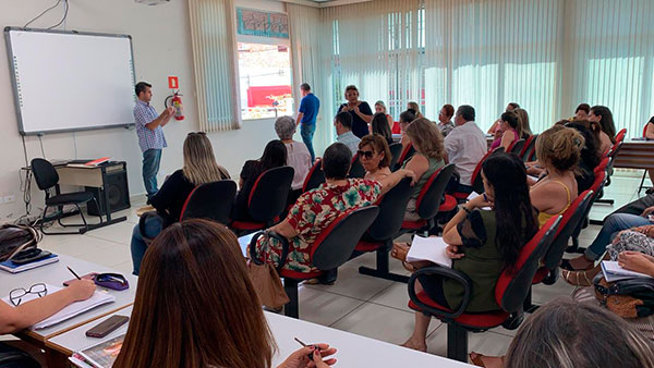 AssisCity - Reunião contou com a presença de diretores e equipes das escolas de Assis AssisCity - Reunião contou com a presença de diretores e equipes das escolas de Assis