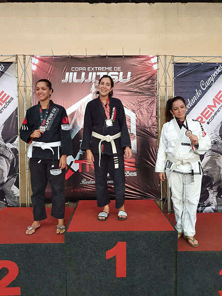 divulgação - Gilvanny Gomes campeã da categoria adulto feminino até 65 quilos