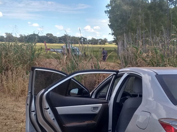 divulgação - O carro foi abandonado e os suspeitos fugiram à pé divulgação - O carro foi abandonado e os suspeitos fugiram à pé