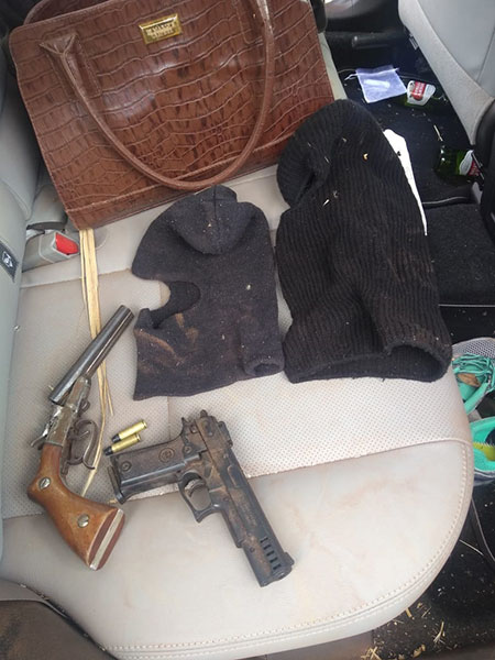 divulgação - No carro foram encontrados alguns objetos das vítimas e as roupas usadas no crime