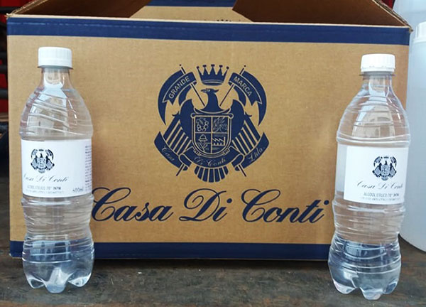 Divulgação - Casa di Conti fez a doação de 90 litros de álcool gel e 40 litros de álcool 70%