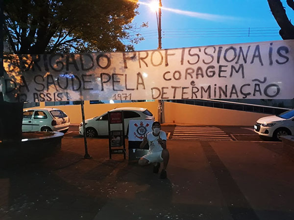 Divulgação - Faixa foi estendida em frente à Santa Casa e ao Hospital Regional de Assis Divulgação - Faixa foi estendida em frente à Santa Casa e ao Hospital Regional de Assis