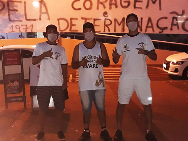 Divulgação - Integrantes da torcida Camisa 12 de Assis durante homenagem nesta quarta-feira, 1º de março Divulgação - Integrantes da torcida Camisa 12 de Assis durante homenagem nesta quarta-feira, 1º de março