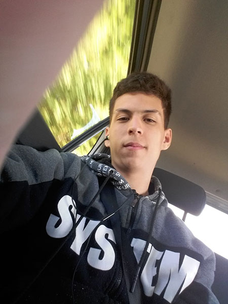Divulgação - Raphael completou 20 anos em dezembro e segue confiante nas batalhas contra o câncer Divulgação - Raphael completou 20 anos em dezembro e segue confiante nas batalhas contra o câncer