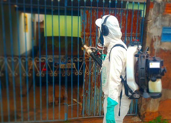 Divulgação - Endemias retomou nebulização nos bairros, mas responsabilidade também é da população em evitar criadouros Divulgação - Endemias retomou nebulização nos bairros, mas responsabilidade também é da população em evitar criadouros