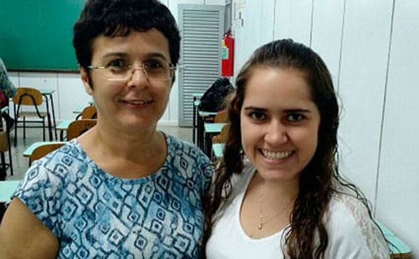 divulgação - Professora Mary Leiva de Faria com a ex-aluna Paula Consoli Ireno Franco divulgação - Professora Mary Leiva de Faria com a ex-aluna Paula Consoli Ireno Franco