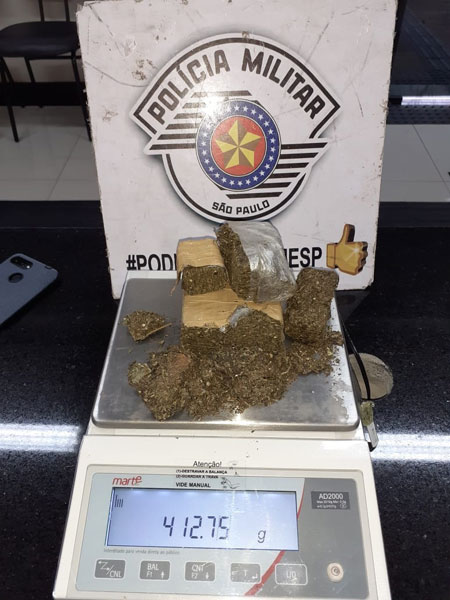 divulgação PM - Foram apreendidas 413 gramas de maconha divulgação PM - Foram apreendidas 413 gramas de maconha