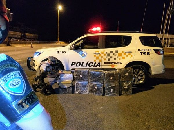 divulgação - A droga estava no porta malas do carro divulgação - A droga estava no porta malas do carro