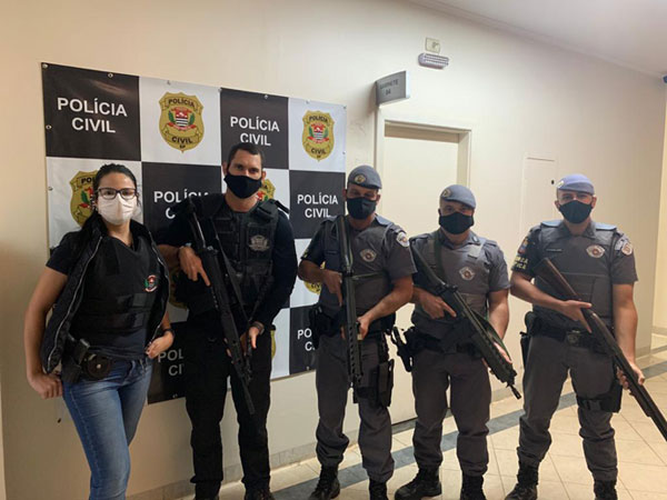 divulgação - A ação contou com a participação de policiais civis de Assis e Maracaí, além da equipe de Força Tática de PM divulgação - A ação contou com a participação de policiais civis de Assis e Maracaí, além da equipe de Força Tática de PM