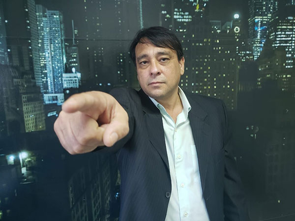 Hipnoterapeuta Reinaldo Guazzelli tem formação na London College of Hypinosis Hipnoterapeuta Reinaldo Guazzelli tem formação na London College of Hypinosis