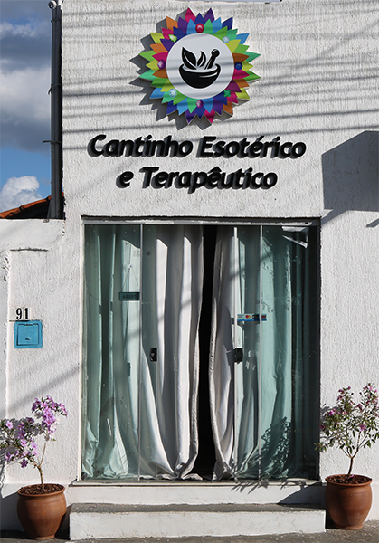 O Cantinho Esotérico e Terapêutico fica localizado na Rua Myrthes Spera Conceição, 91, Inocoop, em Assis