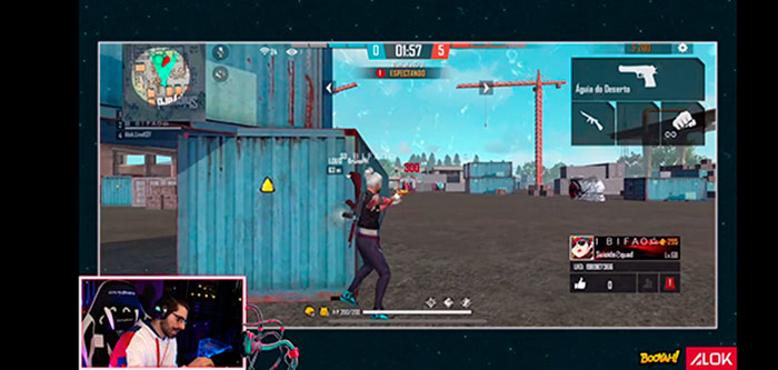 Divulgação - O músico presenteou o gamer com um celular e um computador Divulgação - O músico presenteou o gamer com um celular e um computador