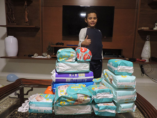 Arquivo pessoal - Menino de 7 anos pediu fraldas de presente de aniversário para doar para maternidade em Lins — Foto: Elizabete Rosa / Arquivo pessoal Arquivo pessoal - Menino de 7 anos pediu fraldas de presente de aniversário para doar para maternidade em Lins — Foto: Elizabete Rosa / Arquivo pessoal