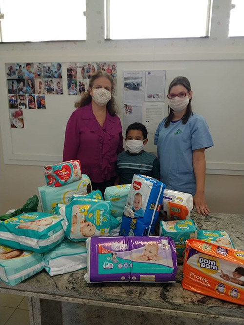 Arquivo pessoal - Fraldas foram doadas para maternidade da Santa Casa de Lins — Foto: Santa Casa de Lins / Divulgação