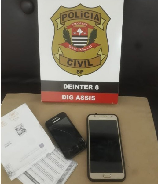 Divulgação Polícia Civil - Um dos celulares foi recuperado pelos policiais