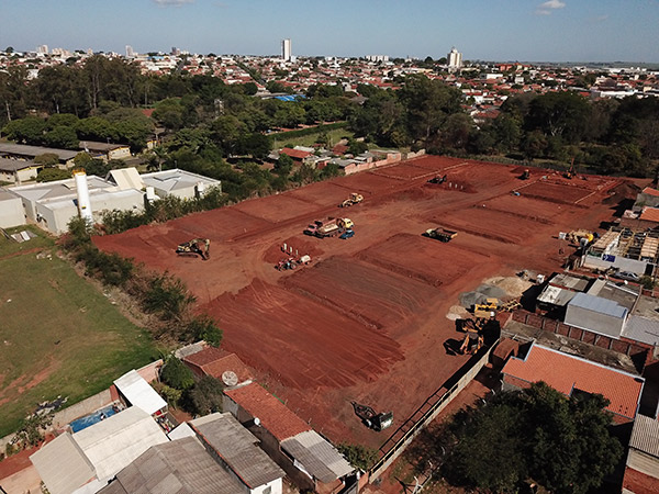 A previsão para a entrega dos apartamentos é para maio de 2022