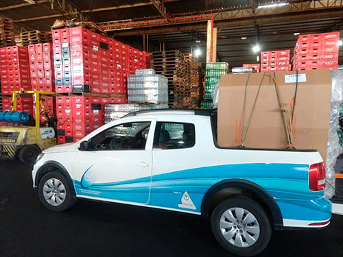 Divulgação - Cervejaria Malta entrega 500 unidades de garrafas para Santa Casa de Paraguaçu