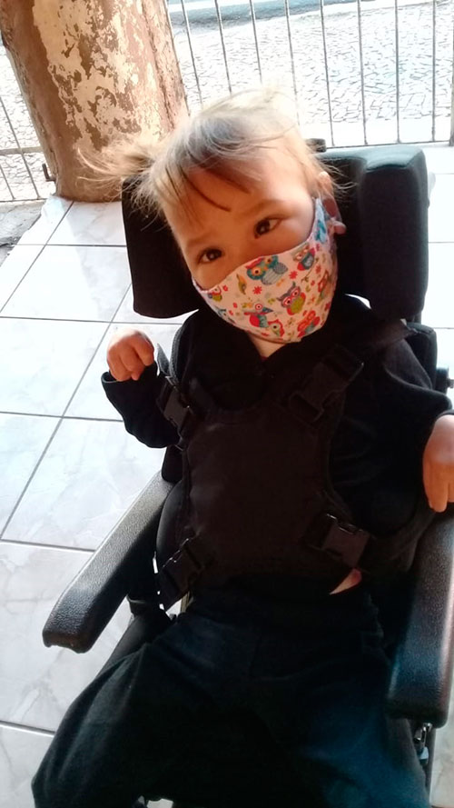 Divulgação - Menina de 4 anos precisa de carrinho ortopédico para evitar cirurgia Divulgação - Menina de 4 anos precisa de carrinho ortopédico para evitar cirurgia