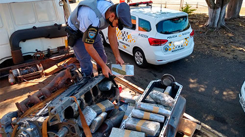 Divulgação - Foram apreendido 50 tabletes de maconha Divulgação - Foram apreendido 50 tabletes de maconha