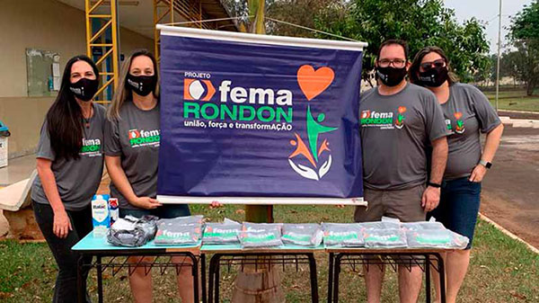 divulgação - Os alunos fizeram a retirada das camisetas e máscaras no dia 19 de setembro