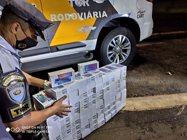 divulgação PM Rodoviária - Caixas contendo diversos aparelhos celulares