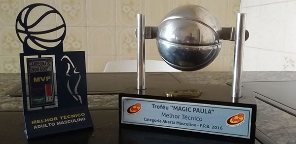 divulgação - Prêmios de melhor técnico recebidos por Márcio em 2017 e 2018 divulgação - Prêmios de melhor técnico recebidos por Márcio em 2017 e 2018