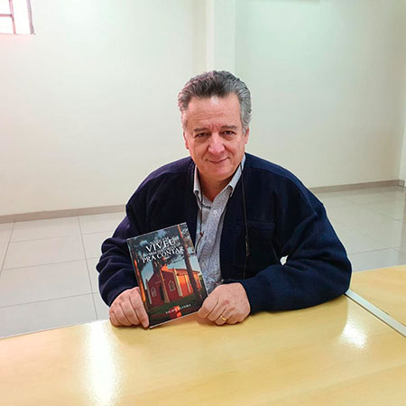Divulgação - Valmir Silveira, autor do romance regional 
