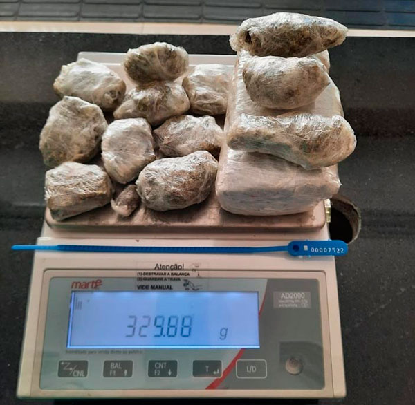 divulgação - Porções de maconha apreendidas pesaram 330 gramas