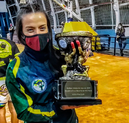 Divulgação - Mariana garantiu o troféu pelo bom desempenho do últimos anos com dois campeonatos brasileiros e eventos internacionais Divulgação - Mariana garantiu o troféu pelo bom desempenho do últimos anos com dois campeonatos brasileiros e eventos internacionais