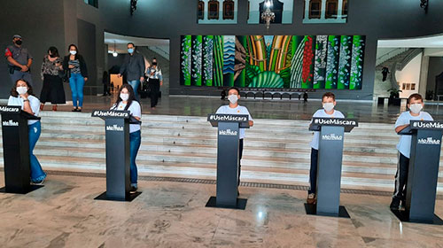 Divulgação - Os alunos receberam a premiação no Palácio do Bandeirantes em São Paulos Divulgação - Os alunos receberam a premiação no Palácio do Bandeirantes em São Paulos