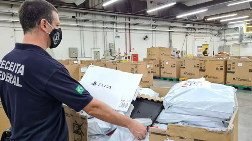 Redação AssisCity - Operação Black Friday apreendeu grande quantidade de aparelhos eletrônicos importados irregulamente — Foto: Receita Federal/Divulgação Redação AssisCity - Operação Black Friday apreendeu grande quantidade de aparelhos eletrônicos importados irregulamente — Foto: Receita Federal/Divulgação
