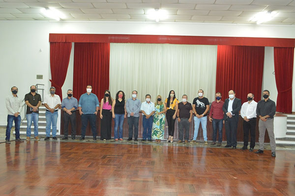 Divulgação - Prefeito Antian com os integrantes de sua equipe Divulgação - Prefeito Antian com os integrantes de sua equipe