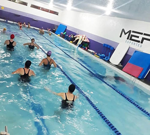 Divulgação - Na academia você também encontra natação para adultos, aquabike e hidromassagem