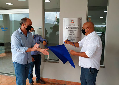 Divulgação - Prefeito José Fernandes esteve presente para a entrega oficial do espaço revitalizado