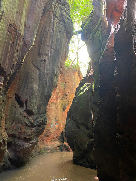 divulgação - A Fenda,  800 metros abaixo de outra cachoeira, A Toca da Onça